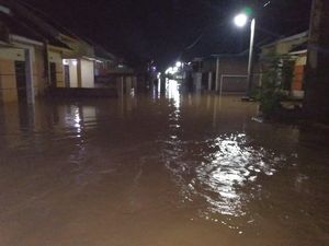 Puluhan Rumah di Kediri Kebanjiran Setelah Tanggul Sungai Jebol
