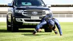 Atlet Rugby Ini Latihan Sambil Menarik SUV Lho