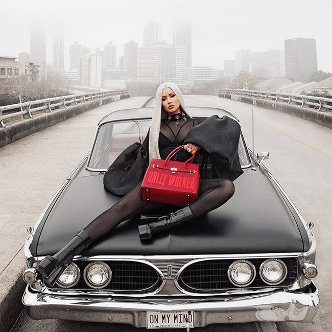 Ini merupakan unggahan pertamanya setelah terakhir kali terlihat memposting foto di Instagram pribadinya dengan menggunakan bikini pada 18 Desember 2019. Menurut kabar dari Hollywood Unlocked, pada bulan Desember 2019 itu Iggy tengah hamil enam bulan. Foto: Instagram @thenewclassic