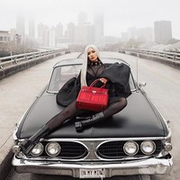 Ini merupakan unggahan pertamanya setelah terakhir kali terlihat memposting foto di Instagram pribadinya dengan menggunakan bikini pada 18 Desember 2019. Menurut kabar dari Hollywood Unlocked, pada bulan Desember 2019 itu Iggy tengah hamil enam bulan. Foto: Instagram @thenewclassic