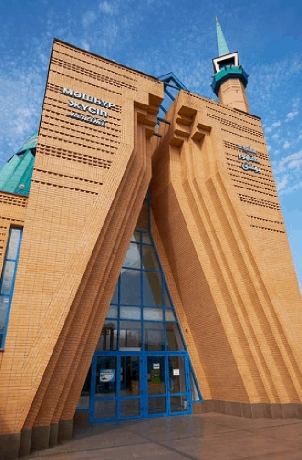Masjid yang berdiri di atas kompleks seluas enam hektare itu diketahui dapat menampung hingga ribuan jemaah. Istimewa/Dok. www.kontraktorkubahmasjid.com. Masjid yang berdiri di atas kompleks seluas enam hektare itu diketahui dapat menampung hingga ribuan jemaah. Istimewa/Dok. www.kontraktorkubahmasjid.com.