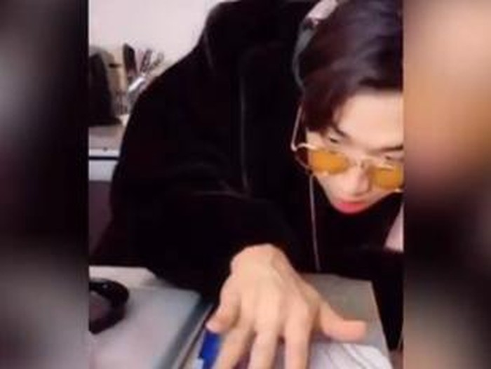Henry Lau jadi DJ pakai perabotan dapur Henry Lau jadi DJ pakai perabotan dapur