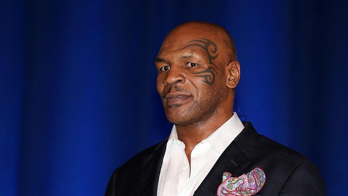 Mike Tyson setidaknya punya enam tato di tubuhnya. Tato di muka adalah yang paling terkenal dan jadi ciri khasnya. Apa arti dari tato tersebut?