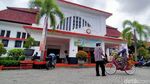 Suasana Hari Pertama Pencairan BLT di Surabaya