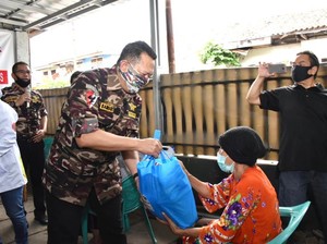 Ketua MPR Berikan Ratusan Paket Sembako kepada Veteran & Janda TNI