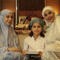 Pernikahan artis Ayu Azhari dan vokalis White Lion, Mike Tramp dikaruniai dua orang anak yaitu Isabelle Tramp dan Lennon Tramp. Isabel lahir pada tahun 2005 dan akan berulang tahun ke-17  Foto: Isabelle, Lennon dan Ayu Azhari