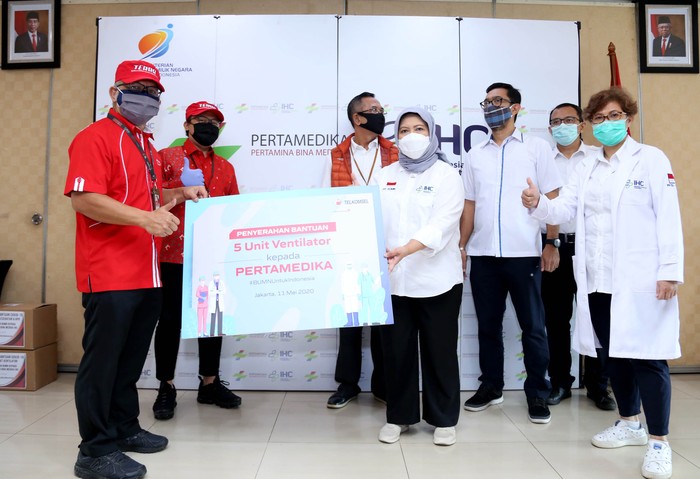 Ventilator-100.000 APD untuk Penanganan COVID-19 Telkomsel melalui Yayasan BUMN kembali menyalurkan 100.000 alat medis untuk yang membutuhkan. Alat medis itu ventilator, alat pelindung diri (APD) seperti baju hazmat, thermogun infrared, masker, serta perlengkapan medis lainnya.
