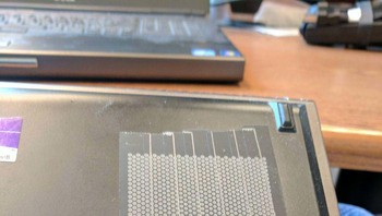 Cara karyawan agar komputer tidak berisik. Foto: Bored Panda