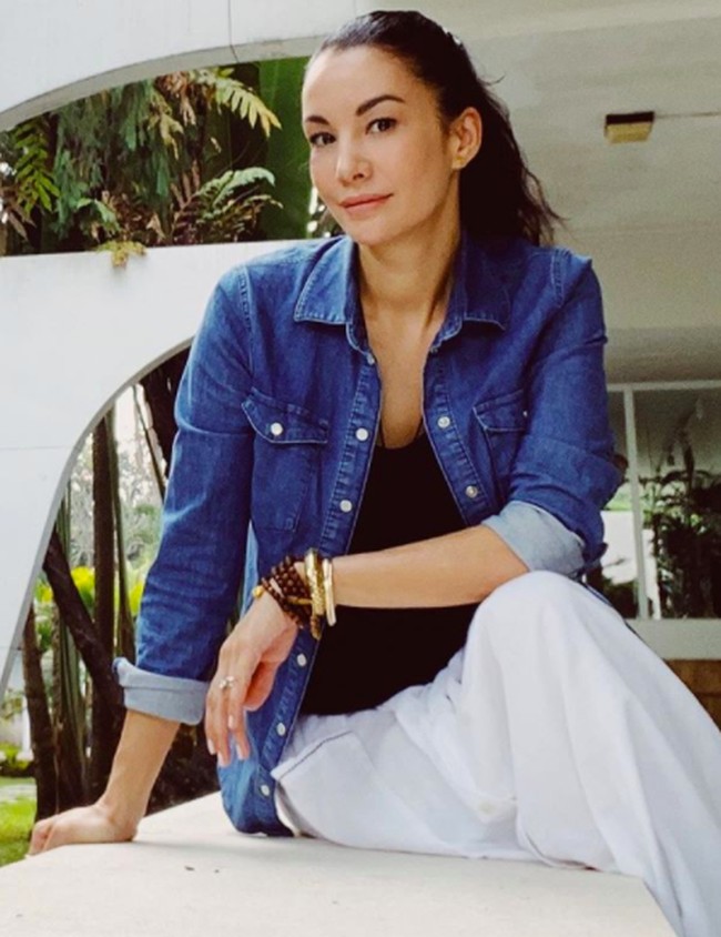 Nadya Hutagalung memiliki ibu yang berasal dari Australia. Sedangkan ayahnya merupakan warga negara Indonesia bersuku Batak. Foto: Instagram @nadyahutagalung