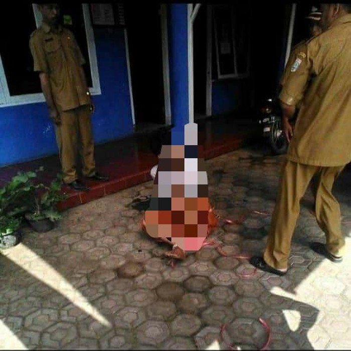 Satu keluarga di Desa Kasembon, Kecamatan Bululawang, Kabupaten Malang diserang orang yang diduga mengalami gangguan jiwa. Satu orang tewas dalam peristiwa itu.