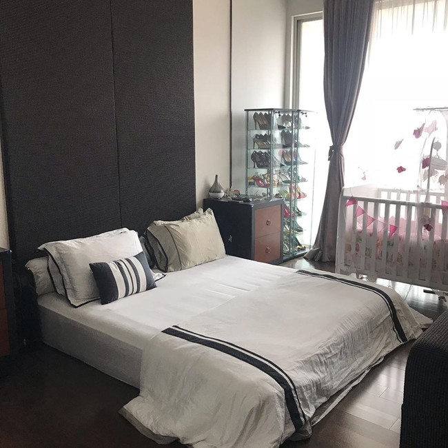 Ibu tiga anak ini menyatakan bahwa apartemennya dijual cepat. Dia menerangkan bahwa apartemen seluas 189 meter per segi itu memiliki 3 kamar tidur. Foto: Instagram/@vennamelindareal