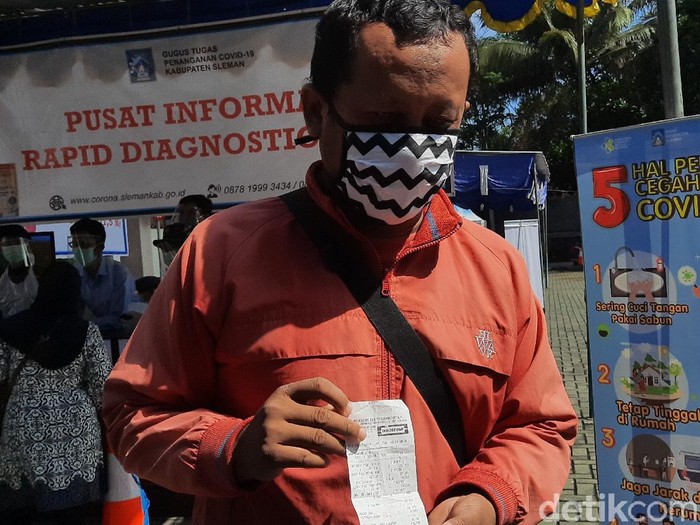 Warga yang ditolak ikut rapid test klaster Indogrosir Sleman meski membawa syarat KTP dan struk belanja, Selasa (12/5/2020).