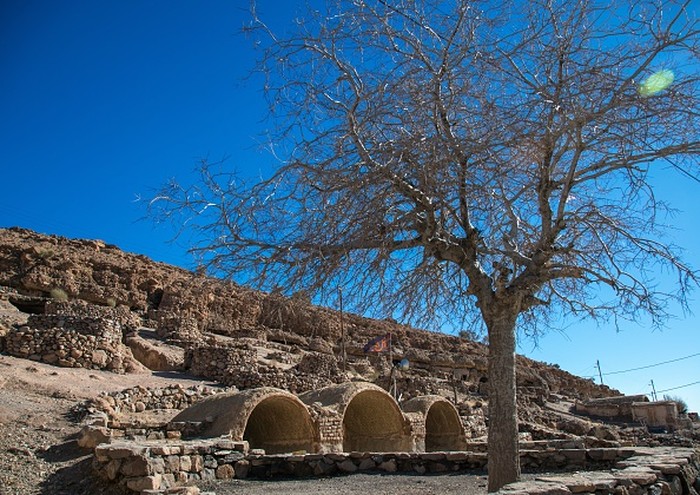 Maymand merupakan desa kuno yang terletak di dekat kota Shahre Babak, Provinsi Kerman, Iran. Desa ini disebut sebagai desa tertua yang ada di Iran lho.