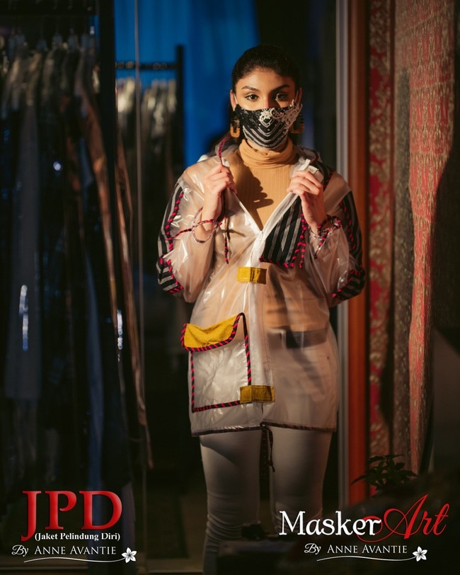 Bermacam ragam motif dan corak kain, dipadupadankan dgn pesan moral untuk mempersatukan bangsa Indonesia melalui budaya yg mengikat tiap motif terpaut menyatu dan kemudian menjadi ciri khas etnik Indonesia tanpa meninggalkan akar budaya bangsa, kata Anne. (Foto: Dok. Anne Avantie)