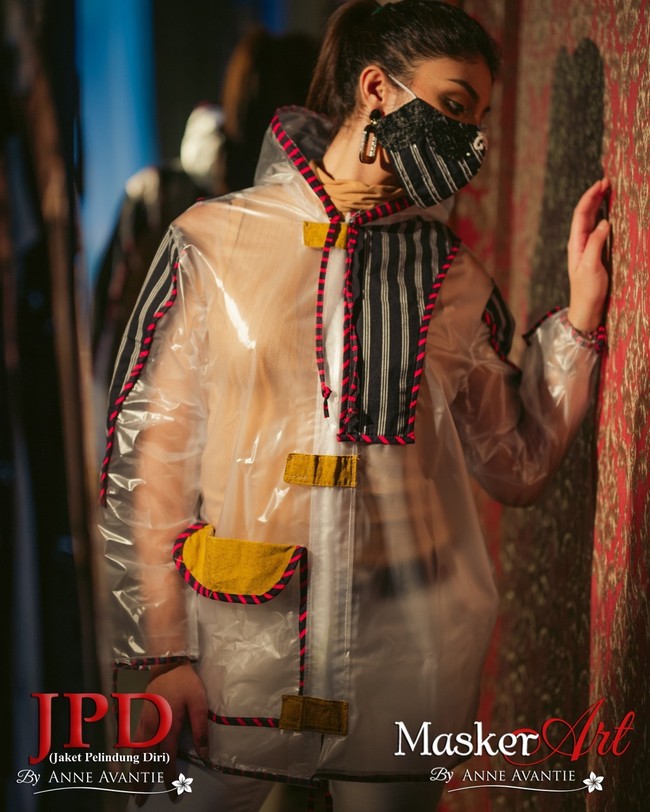 Selain itu, Anne Avantie yang berbasis di Semarang, Jawa Tengah, juga mengeskplor material lain untuk produk masker yang baru digarapnya menyusul pandemi COVID-19. Misalnya kain tenun, batik tulis ,batik tulis prada dan aneka wastra dalam konten lokal. (Foto: Dok. Anne Avantie)