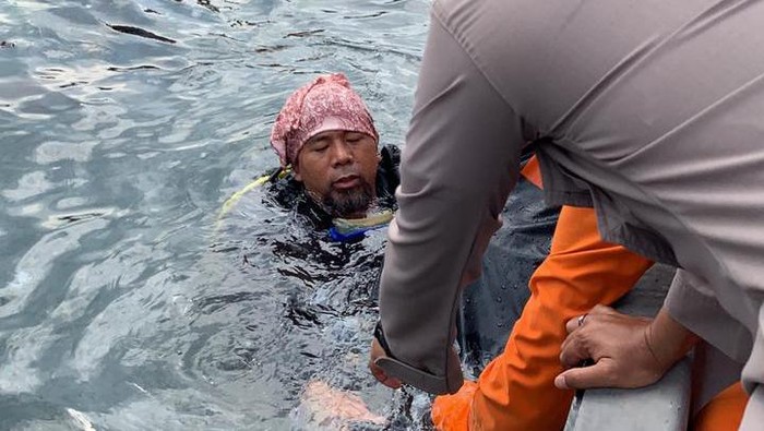 Proses evakuasi Pesawat MAF Jatuh di Danau Sentani, Papua.