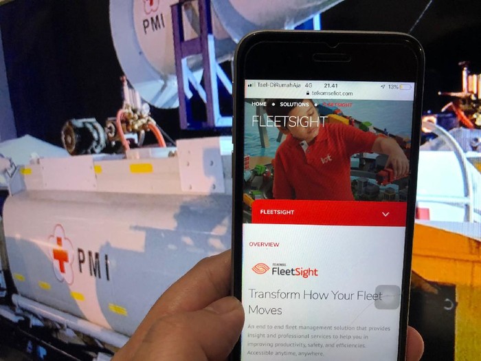 Penyediaan solusi IoT dari Telkomsel kepada PMI dalam membantu menanggulangi COVID-19 di Indonesia.