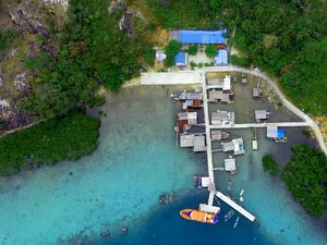 Pahlawan Ekonomi Nelayan Lokal di Pulau Nirwana