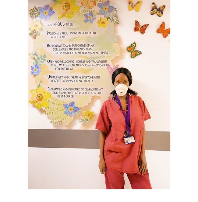 Sarah sendiri merupakan lulusan perawat sehingga ia cukup paham dalam menangani pasien di rumah sakit. Dia mengaku sangat prihatin dengan pasien Corona yang harus terpisah dengan keluarganya.  Foto: dok. Instagram @sarah.mulindwa