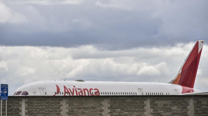 Maskapai tertua kedua di dunia, Avianca, mengajukan status bangkrut akibat pandemi virus corona. Pengajuan bangkrut dilakukan agar bisa menjaga operasi.