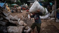 Namun saat ini kondisi kuda-kuda itu sangat mengkhawatirkan. Yanto pun berharap dari belas kasihan masyarakat untuk menolong kondisi kuda peliharaannya. Ed Wray/Getty Images.