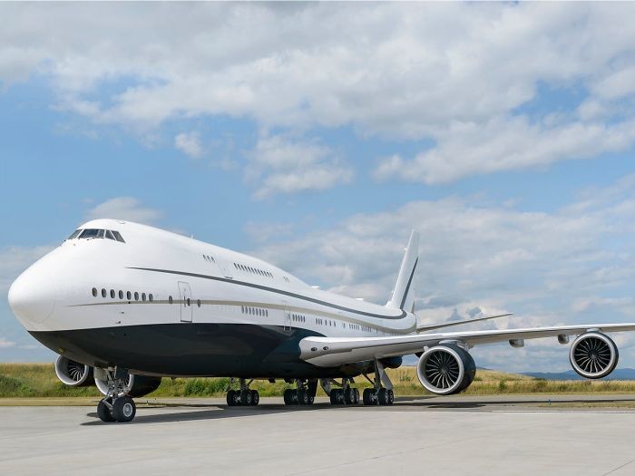 Temui Boeing Business Jet 747-8i, salah satu jet pribadi terbesar di dunia dan contoh sempurna tentang seperti apa kemewahan di udara. Berikut foto-fotonya.