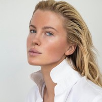Di foto ini, Ireland Baldwin disebut netizen mirip sekali dengan sang ibu. Sepakat? (Foto: Instagram/@irelandbasingerbaldwin)