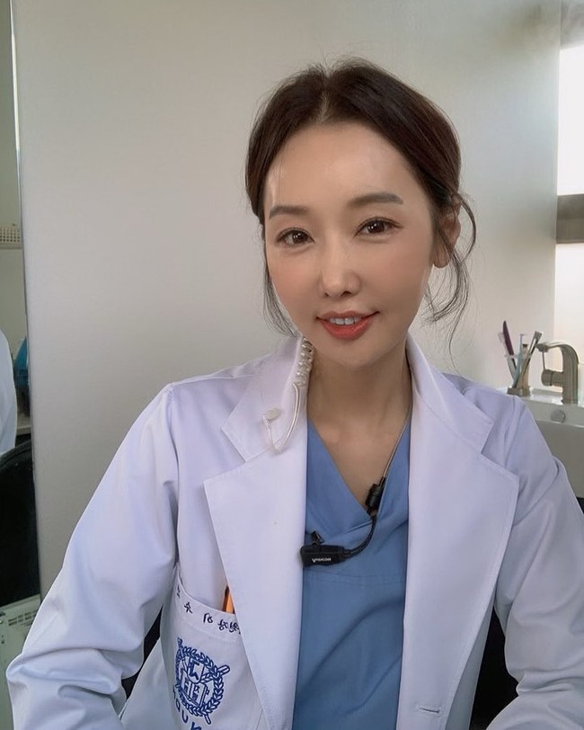 Wanita yang lahir pada 1969 ini telah menjalani profesi sebagai dokter gigi selama 18 tahun. Foto: Instagram @sjeuro