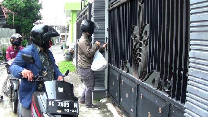 Suka Duka Tiga Mahasiswa Jakarta Jadi Relawan Corona di Kota Blitar