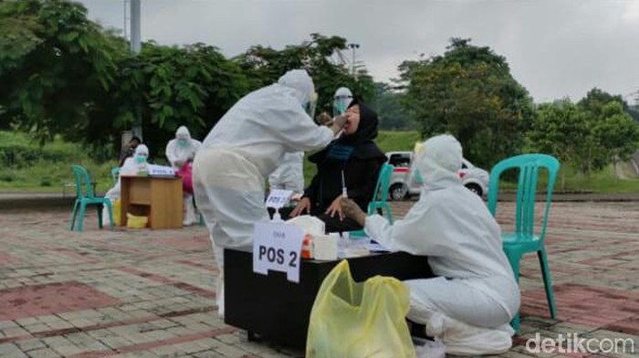 Seribuan warga Bandung Barat jalani swab test