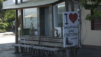 Berdasarkan laporan Associated Press, sebanyak 30.000 penduduk Galapagos telah kehilangan pekerjaannya. Salah satu pemilik hotel di sana juga mengatakan bahwa kondisi ini bak mimpi buruk karena tak ada pemesanan hotel sama sekali sampai bulan Juli. (Foto: Adrian Vasques/AP)