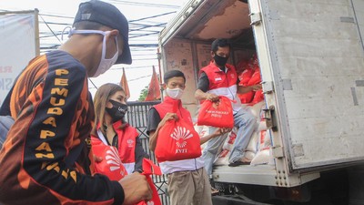 Donasi Kemanusian di Tengah Pandemi COVID-19
