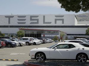 2 Minggu Lagi Tesla Bakal Luncurkan Software Mobil Nyetir Sendiri