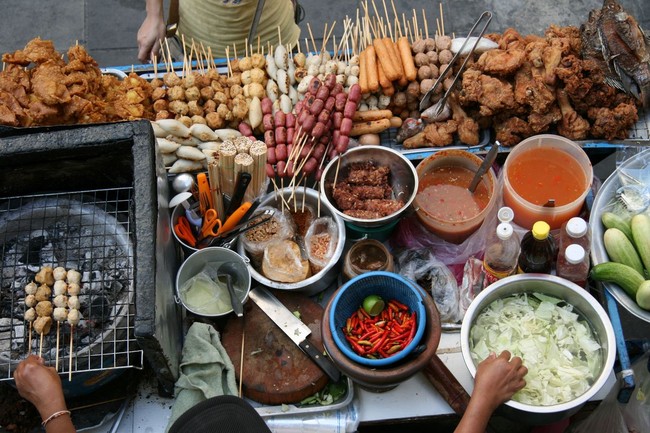 Jarang Masak dan Pakai Sumpit, Fakta Menarik Budaya Kuliner Thailand