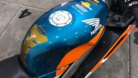 Bagi konsumen awam, uang Rp 200 juta yang dikeluarkan untuk motor ini mungkin terasa mahal. Tapi bagi kolektor maupun pecinta otomotif, banderol itu cukup wajar, mengingat status motor ini adalah collector item.(Foto: Andreas)