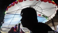 Seorang pekerja mengatakan ia telah menutup pasar malam hingga 3 bulan kedepan. Tempat bermain anak-anak dengan harga terjangkau ini padahal telah hadir sejak 2015.