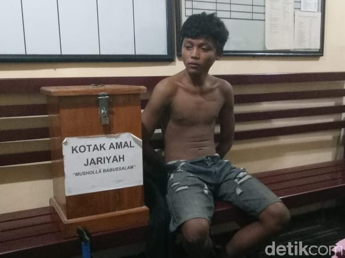 pencuri kotak amal