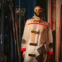 Produk JPD dan masker tersebut juga menjadi cara Anne memberi pesan bagi mereka yang berkecimpung di dunia kreatif untuk tetap semangat berkarya di tengah pandemi. Ini merangsang pelaku industri kreatif untuk berinovasi dan tidak mati ide, katanya. Hasil penjualan produk tersebut akan digunakan sebagai subsidi silang untuk membiayai kegiatan sosial Anne seperti pembuatan APD bagi para tenaga medis. (Foto: Dok. Anne Avantie)