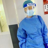 Sarah pun bercerita bahwa ia tidak tega dengan keluarga yang ingin menjenguk. Namun, begitulah prosedurnya demi keselamatan anggota keluarga pasien Corona.  Foto: dok. Instagram @sarah.mulindwa