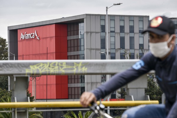 Avianca mempekerjakan 21 ribu orang di seluruh kawasan Amerika Latin. Hampir 90 persen negara tempat Avianca beroperasi berada dalam batasan perjalanan total atau sebagian. Avianca mempekerjakan 21 ribu orang di seluruh kawasan Amerika Latin. Hampir 90 persen negara tempat Avianca beroperasi berada dalam batasan perjalanan total atau sebagian.