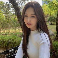 Dokter gigi cantik ini pun disebut sebagai Dewi awet muda karena tahun-tahun berlalu penampilannya tak menua. Foto: Instagram @sjeuro