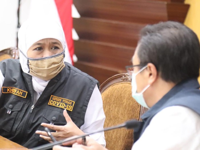 Gubernur Jawa Timur Khofifah jumpa pers di grahadi
