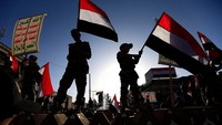 Seperti diketahui, Yaman adalah negara mayoritas Muslim, dengan ajaran Islam yang paling umum adalah Sunni dari Mazhab Syafi’i dan Syi’ah Zaidi. Agama negara Yaman juga membagi dua pihak yang terlibat konflik, yakni pemerintah Yaman yang merupakan Muslim Sunni dan kelompok pemberontak Houthi yang menganut Syi’ah Zaidi. Mohammed Huwais/AFP via Getty Images.