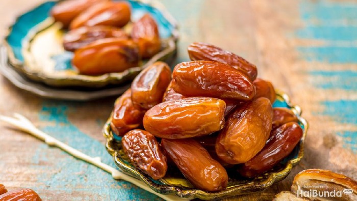 juicy Dried date fruits or kurma, ramadan meal with mint leaf, flat lay