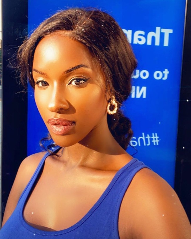 Sarah dikenal sebagai presenter acara TV The Sex Clinic. Dalam masa pandemi ini, wanita 34 tahun itu terpanggil untuk bekerja bersama tim medis untuk membantu pasien Corona.  Foto: dok. Instagram @sarah.mulindwa