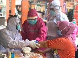 Puluhan Pedagang Pasar Tradisional di Sragen Ikut Rapid Test
