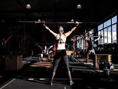 Lockdown Dilonggarkan, Warga Jerman Berolahraga di Tempat Fitness