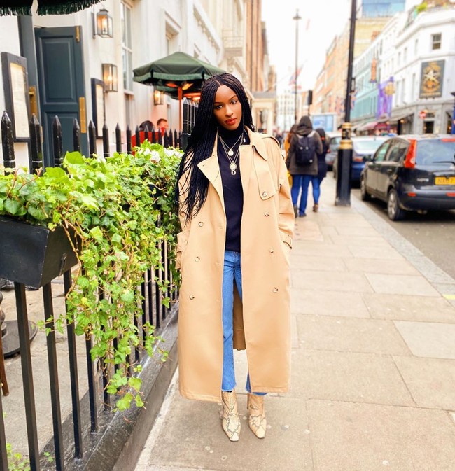 Banyak orang yang meninggal tanpa keluarga di sisinya dan kami mengabarkan kabar duka hanya melalui telepon, ujat Sarah, seperti dikutip dari The Sun.  Foto: dok. Instagram @sarah.mulindwa