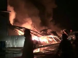 Pabrik Plastik di Purwakarta Ludes Terbakar