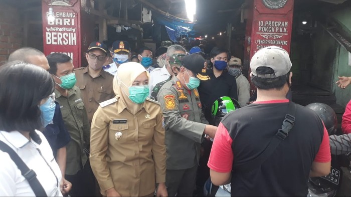Razia masker di Palembang (Raja Adil-detikcom)